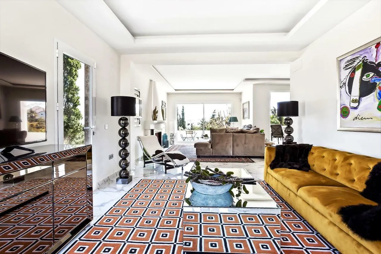 Luxury Villa Marbella With Nice Garden, Pool And Jacuzzi By Varenso Holidays