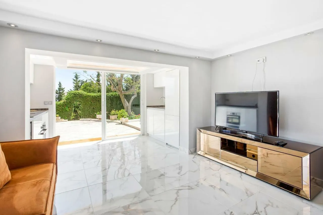 Luxury Villa Marbella With Nice Garden, Pool And Jacuzzi By Varenso Holidays