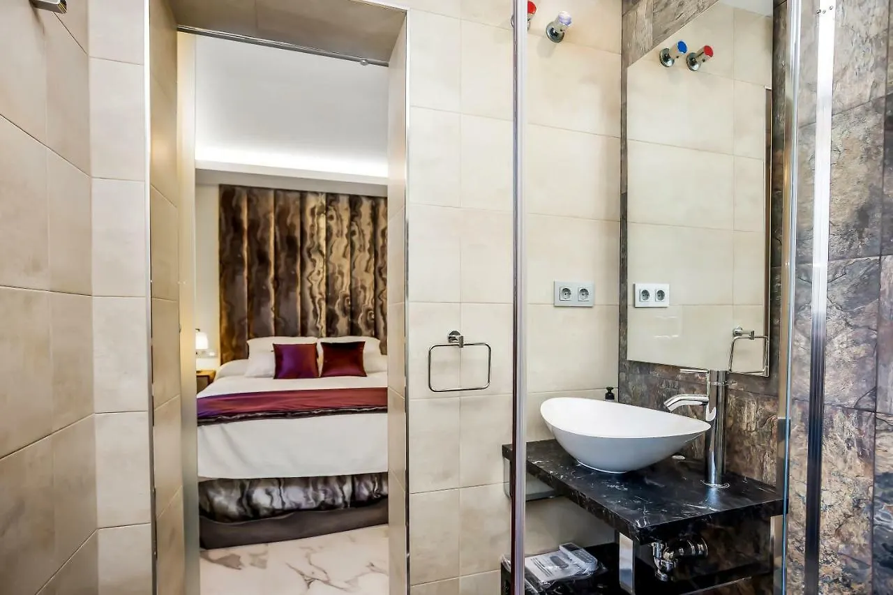 Luxury Villa Marbella With Nice Garden, Pool And Jacuzzi By Varenso Holidays