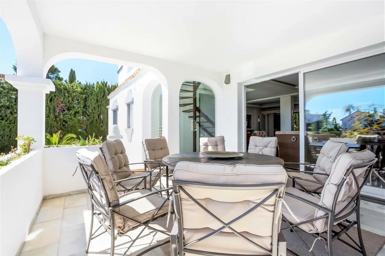 Luxury Villa Marbella With Nice Garden, Pool And Jacuzzi By Varenso Holidays